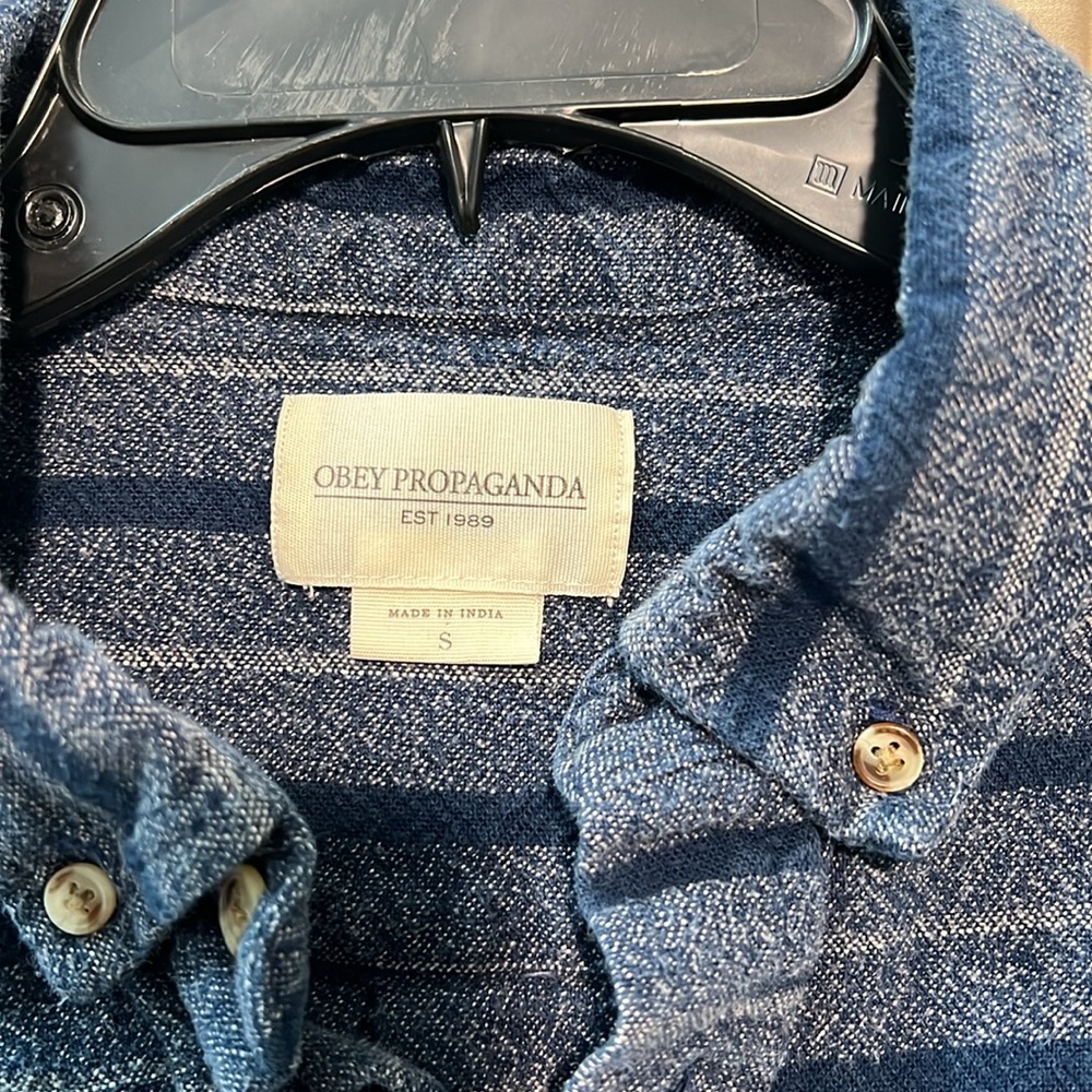 Obey button down - Picture 2 of 3